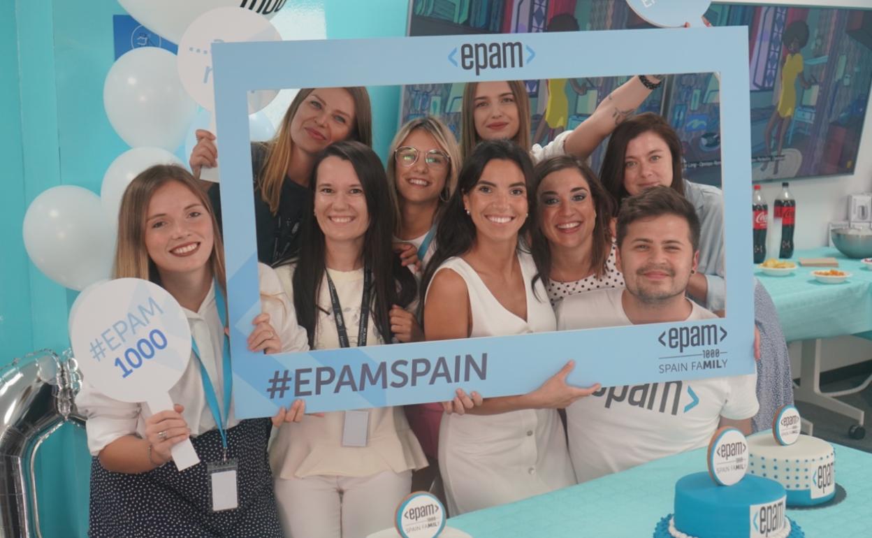 Celebración hace unos días en Epam tras haber alcanzado los mil trabajadores en Málaga