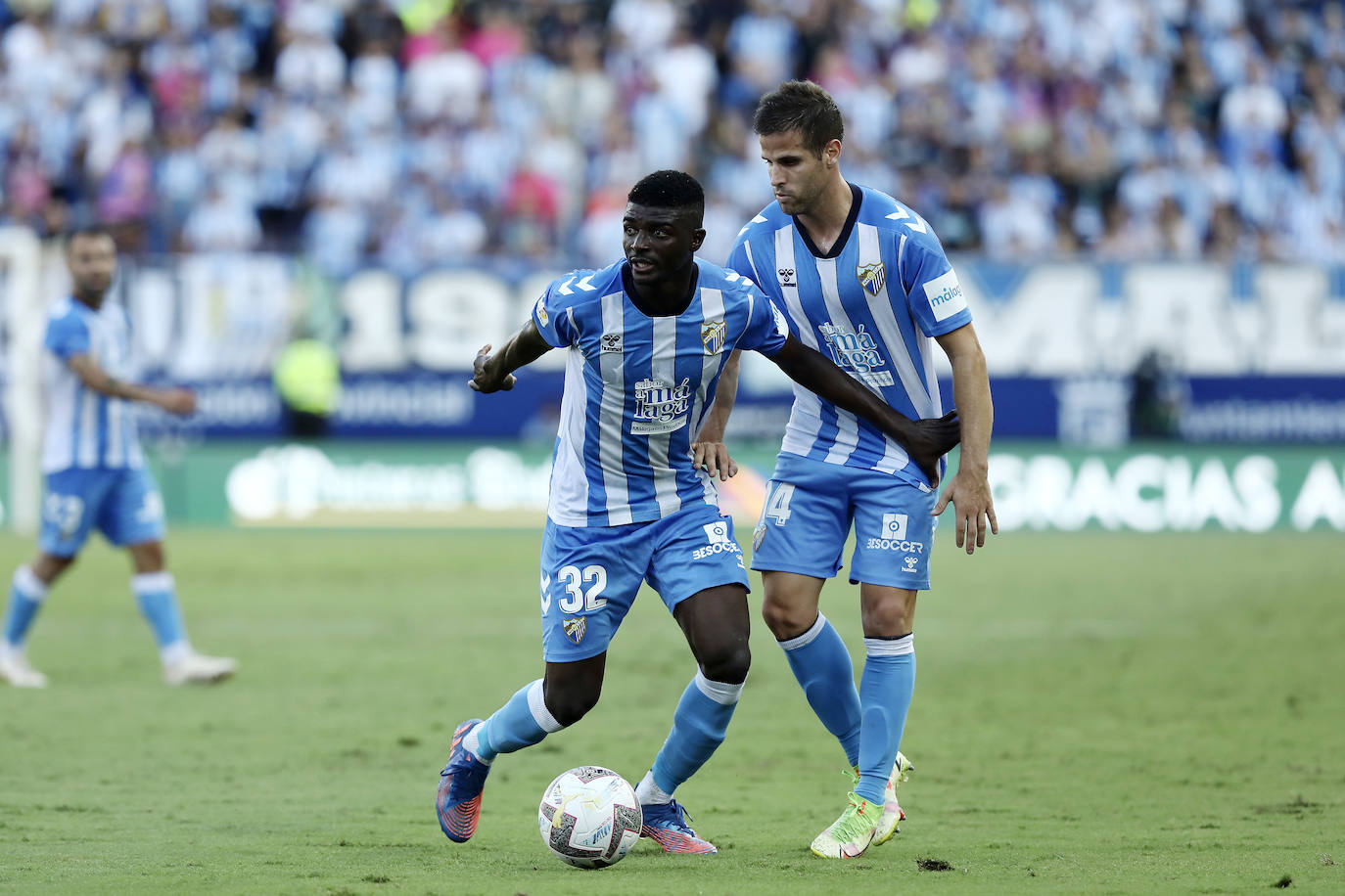 Buen ambiente en La Rosaleda en el estreno de Pepe Mel en el banquillo 