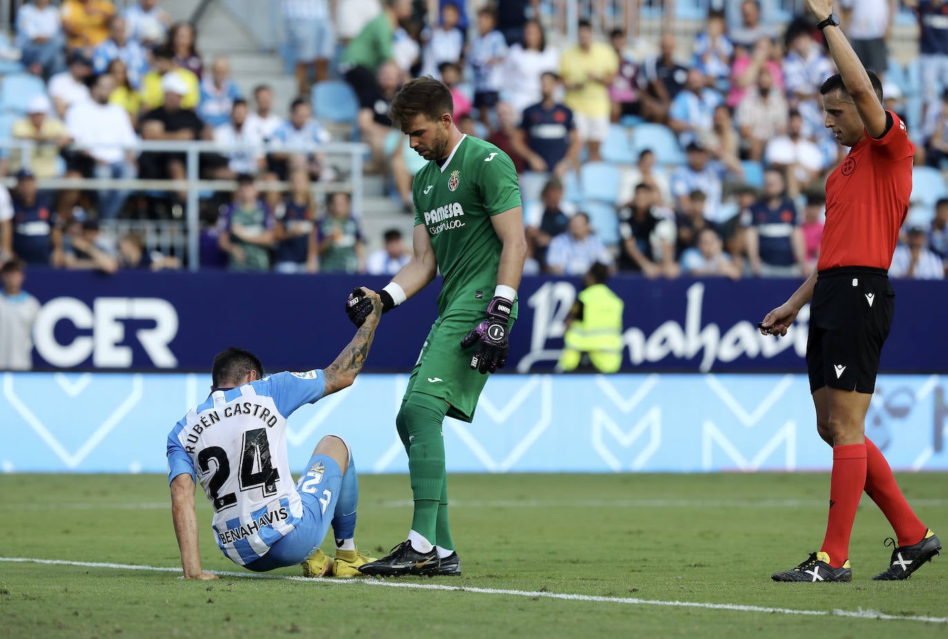 Buen ambiente en La Rosaleda en el estreno de Pepe Mel en el banquillo 