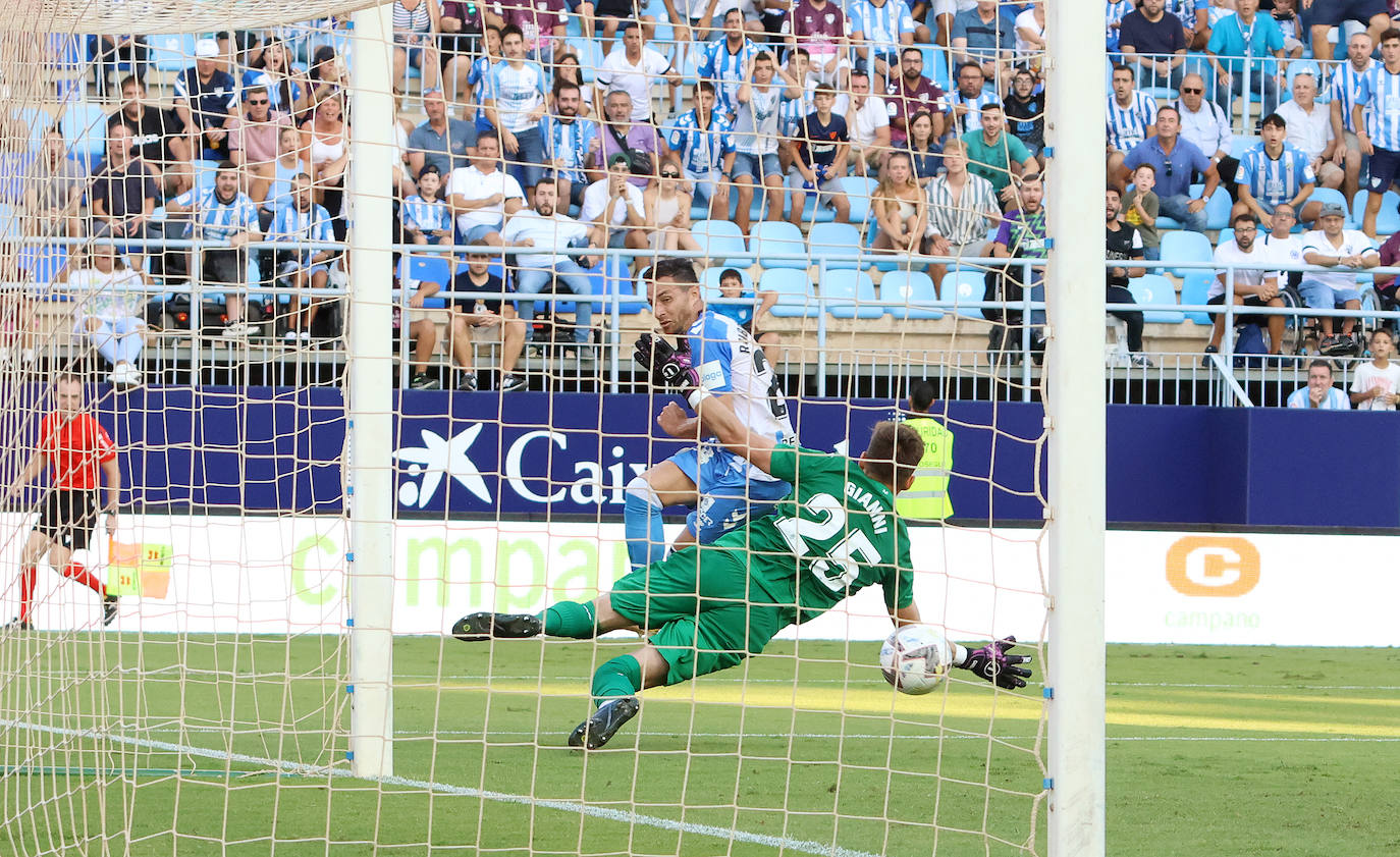 Buen ambiente en La Rosaleda en el estreno de Pepe Mel en el banquillo 