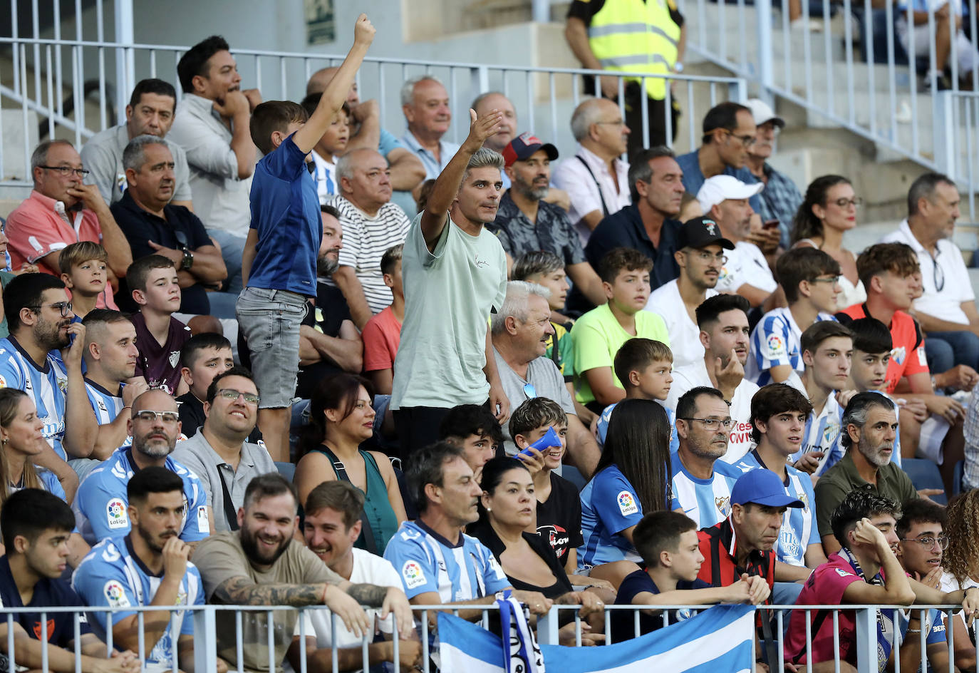 Buen ambiente en La Rosaleda en el estreno de Pepe Mel en el banquillo 