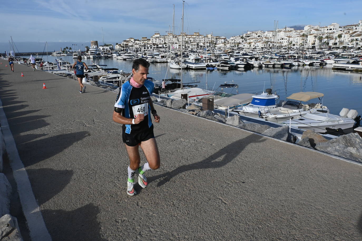El excampeón europeo de 1.500 Reyes Estévez llegó a un segundo del ganador, tras un duelo apasionante, mientras que la ganadora femenina se impuso a su madre. 