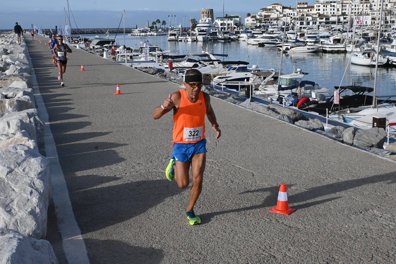 El excampeón europeo de 1.500 Reyes Estévez llegó a un segundo del ganador, tras un duelo apasionante, mientras que la ganadora femenina se impuso a su madre. 