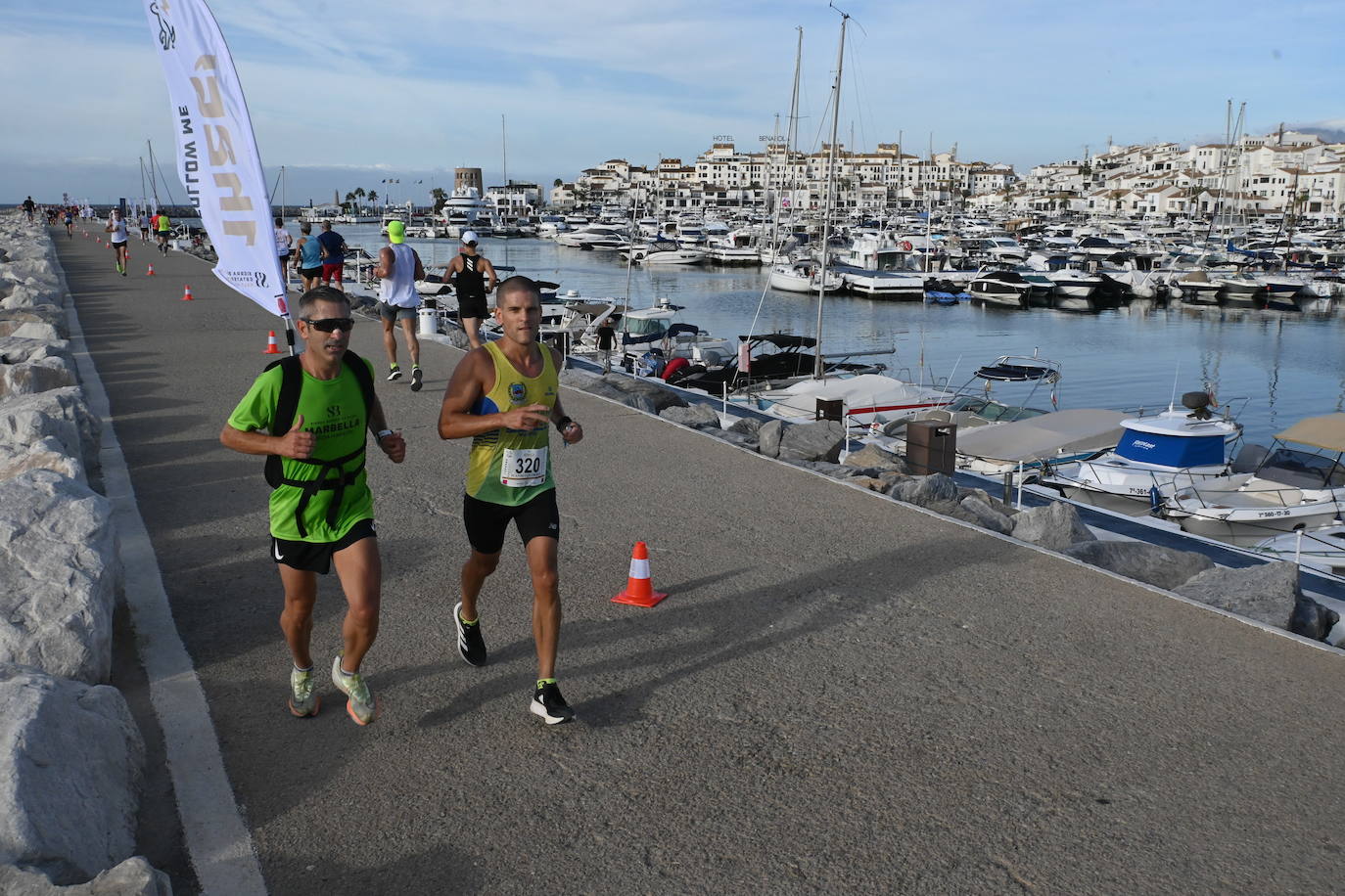 El excampeón europeo de 1.500 Reyes Estévez llegó a un segundo del ganador, tras un duelo apasionante, mientras que la ganadora femenina se impuso a su madre. 
