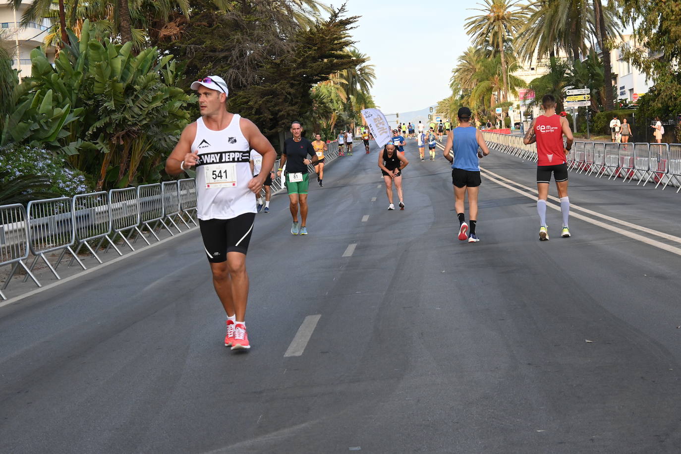 El excampeón europeo de 1.500 Reyes Estévez llegó a un segundo del ganador, tras un duelo apasionante, mientras que la ganadora femenina se impuso a su madre. 