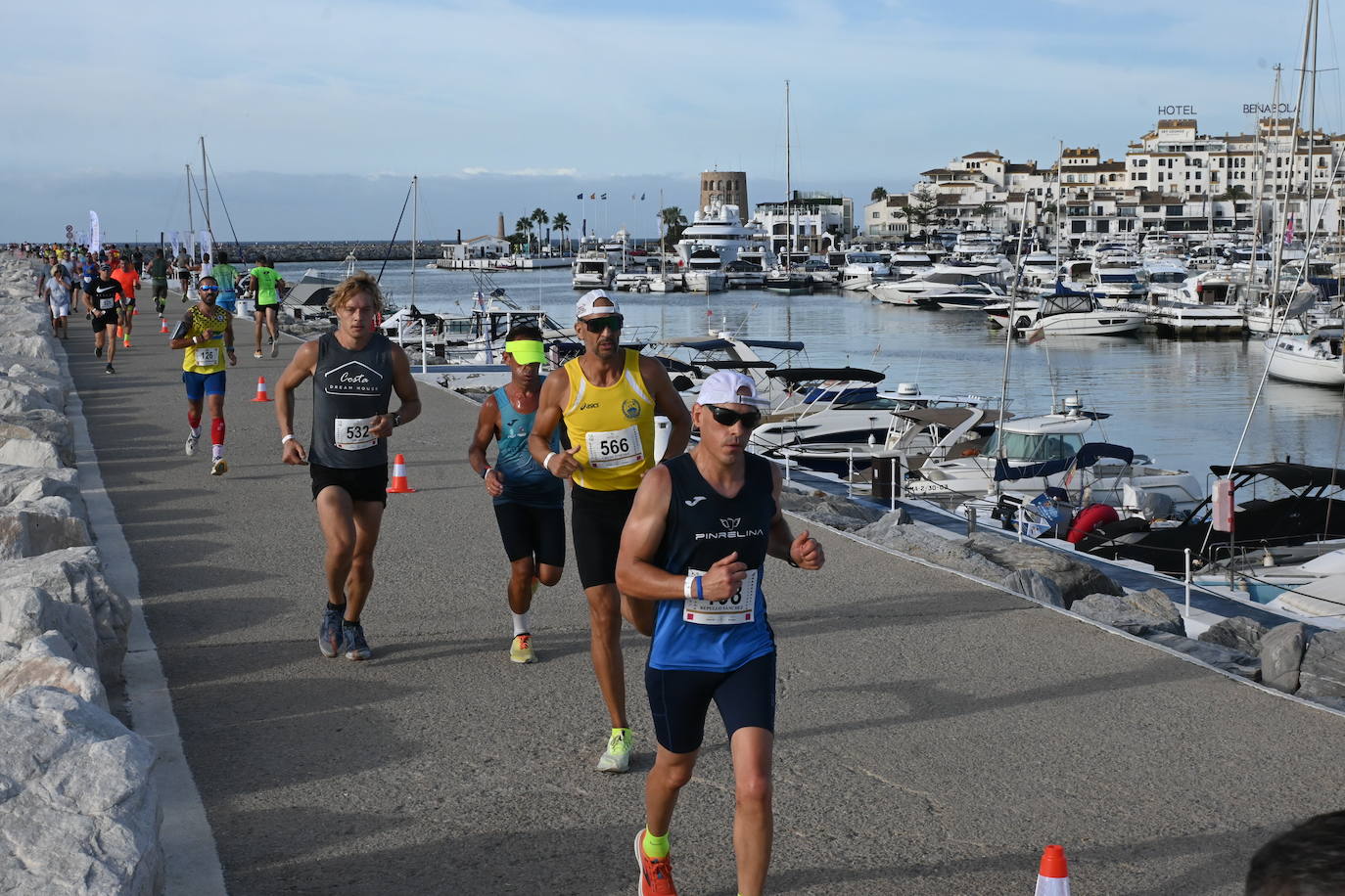 El excampeón europeo de 1.500 Reyes Estévez llegó a un segundo del ganador, tras un duelo apasionante, mientras que la ganadora femenina se impuso a su madre. 