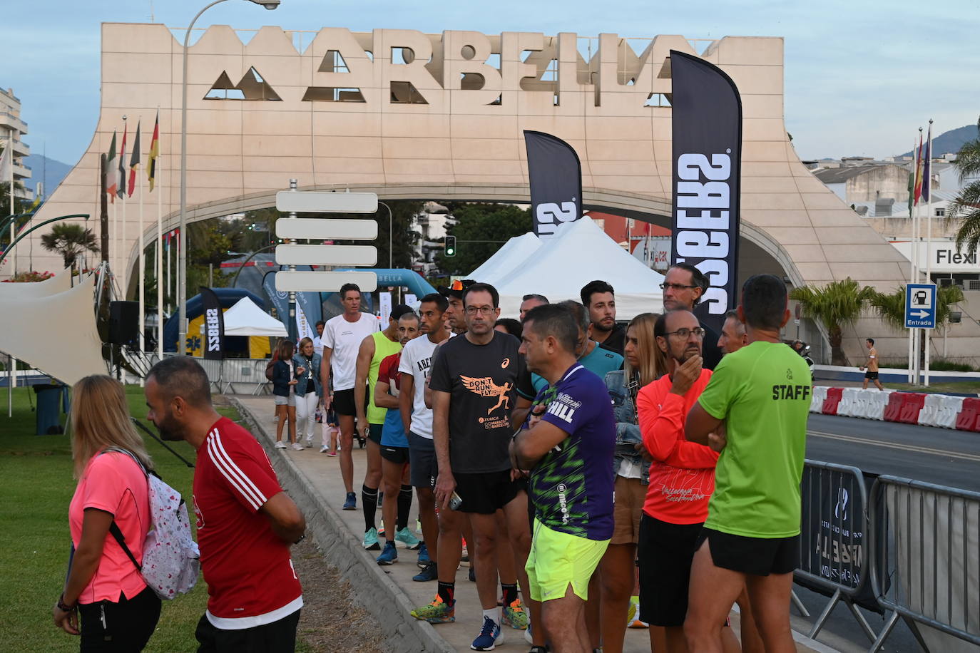 El excampeón europeo de 1.500 Reyes Estévez llegó a un segundo del ganador, tras un duelo apasionante, mientras que la ganadora femenina se impuso a su madre. 