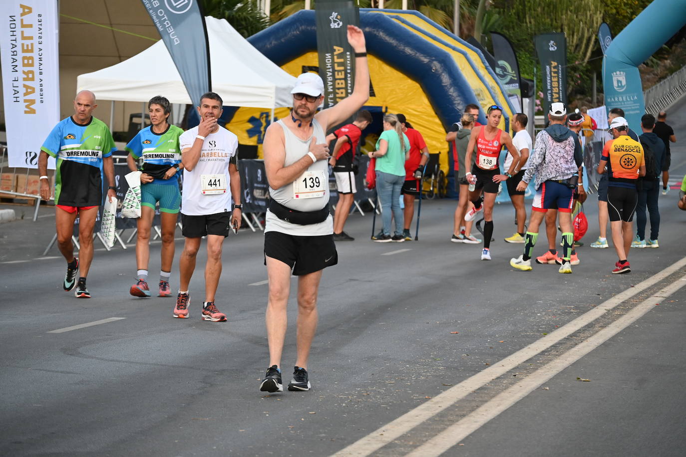 El excampeón europeo de 1.500 Reyes Estévez llegó a un segundo del ganador, tras un duelo apasionante, mientras que la ganadora femenina se impuso a su madre. 