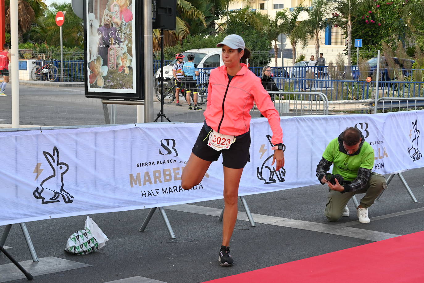 El excampeón europeo de 1.500 Reyes Estévez llegó a un segundo del ganador, tras un duelo apasionante, mientras que la ganadora femenina se impuso a su madre. 