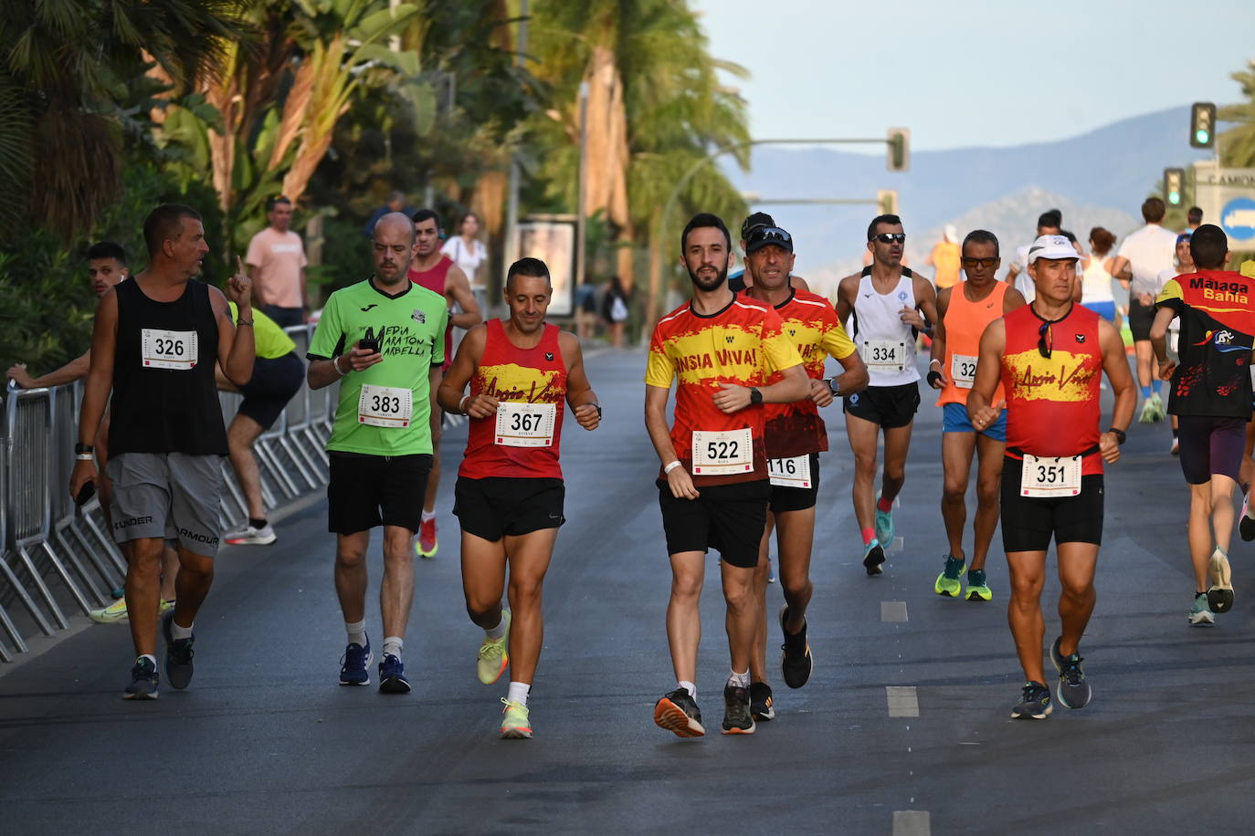 El excampeón europeo de 1.500 Reyes Estévez llegó a un segundo del ganador, tras un duelo apasionante, mientras que la ganadora femenina se impuso a su madre. 