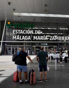 Imagen secundaria 2 - El paro de los taxistas de Málaga, más intenso en el aeropuerto este domingo