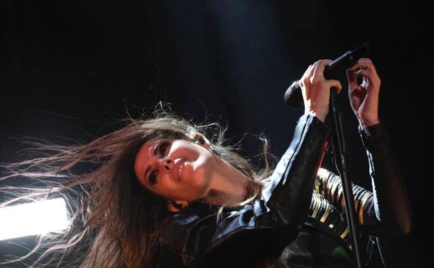 Imagen principal - Malú vuelve a librar sus &#039;mil batallas&#039; en el Auditorio Municipal