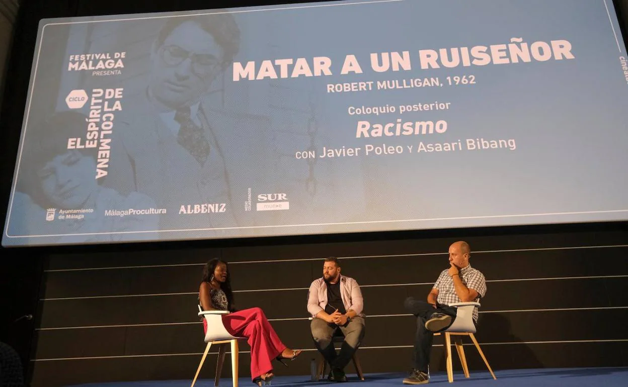 Asaari Bibang, Iván Gelibter y Javier Poleo, ayer durante el debate celebrado tras la película. 