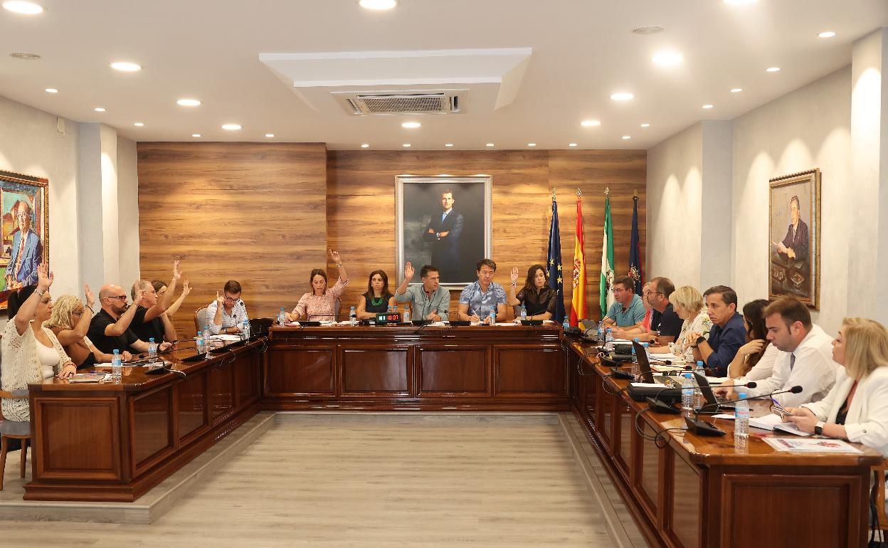 Imagen del pleno celebrado este lunes en el Ayuntamiento de Torrox. 