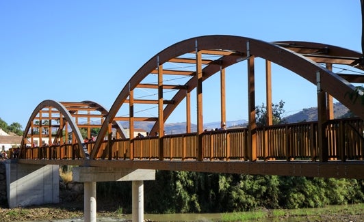 Nuevo puente peatonal.