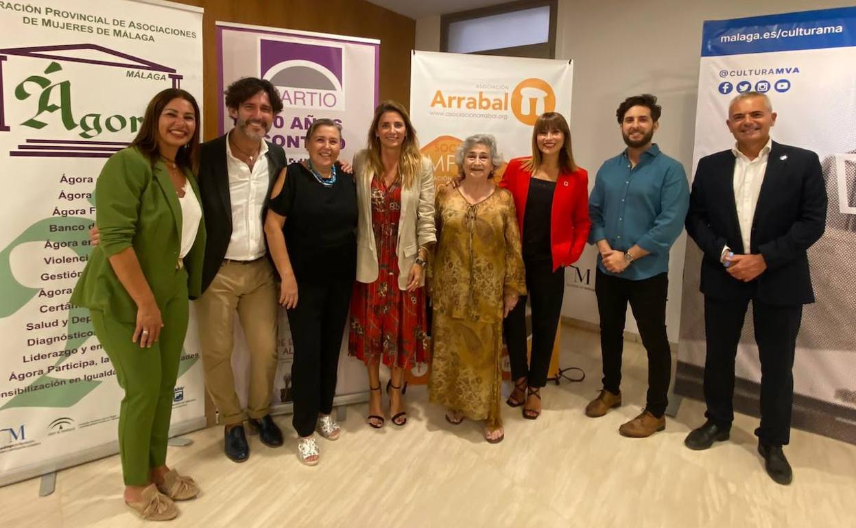 Lourdes Robles, Francisco José Martín, Pepi Sierra, Ana Carmen Mata, Mari Francis Peñarroya, Ruth Sarabia, Julio García y Julio Andrade, autoridades asistentes al 30 aniversario de Arrabal-AID, Kartio y Ágora. 