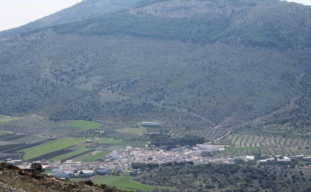 Imagen principal - Alfarnate, visto desde la sierra de San Jorge tras el primer ascenso. Esta ruta confluye con varios senderos locales homologados. Cruce de caminos.