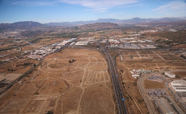 El Ayuntamiento ha pintado en la parcela de Campanillas la superficie de los pabellones con el objetivo de que identifiquen los espacios en la vista aérea.