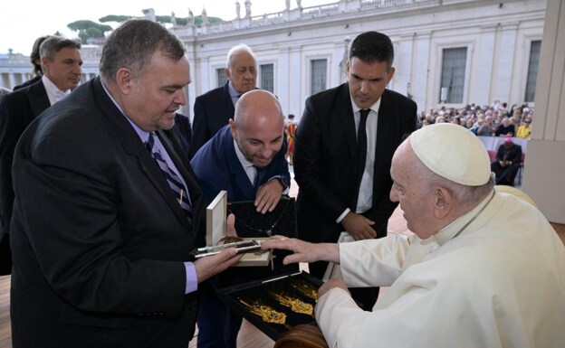 Momento de la audiencia del Papa con los cofrades malagueños. 