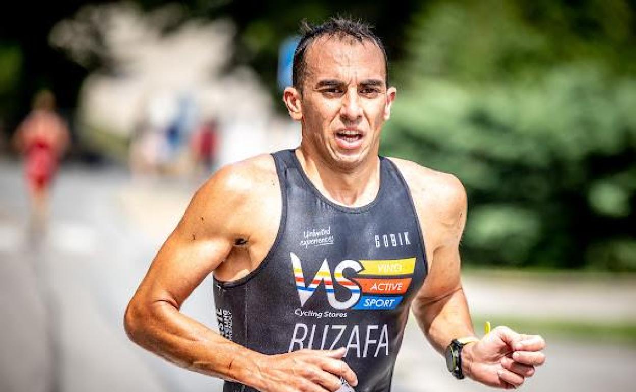 El triatleta de cross rinconero, de 38 años, en una competición disputada esta temporada. 