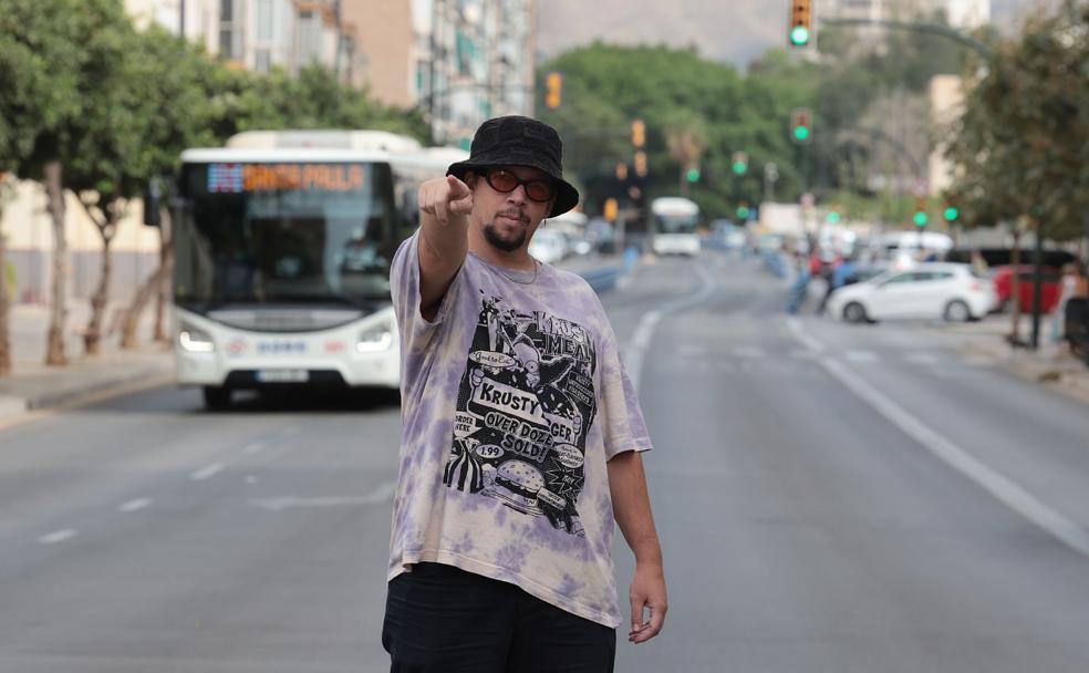 Spoksponha posa en la que ha sido su calle de todo la vida, la Avenida Doctor Marañón. 