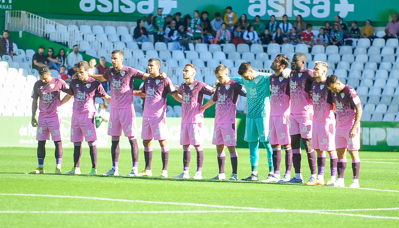 El Málaga empata en su visita al Racing (0-0). 