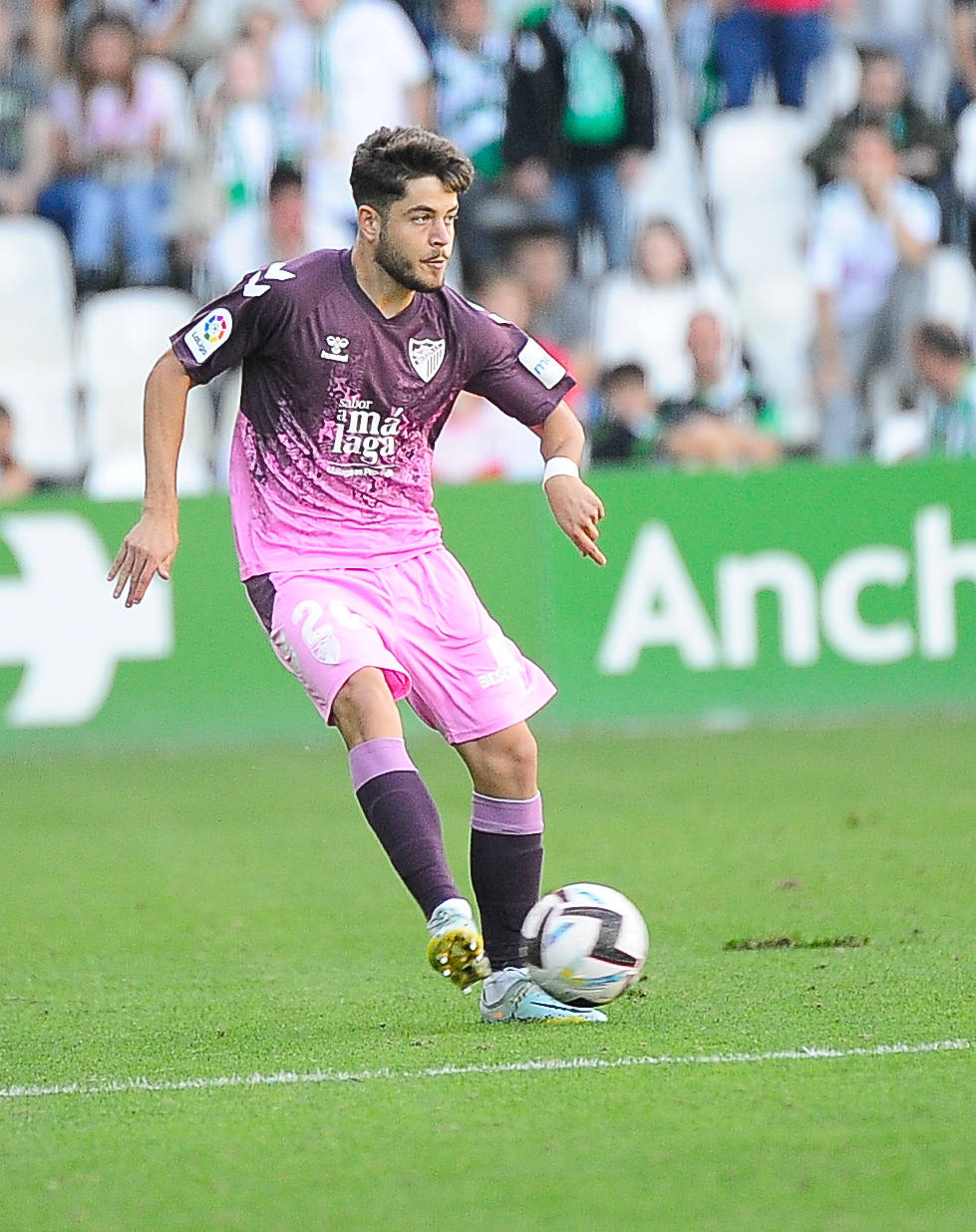 El Málaga empata en su visita al Racing (0-0). 