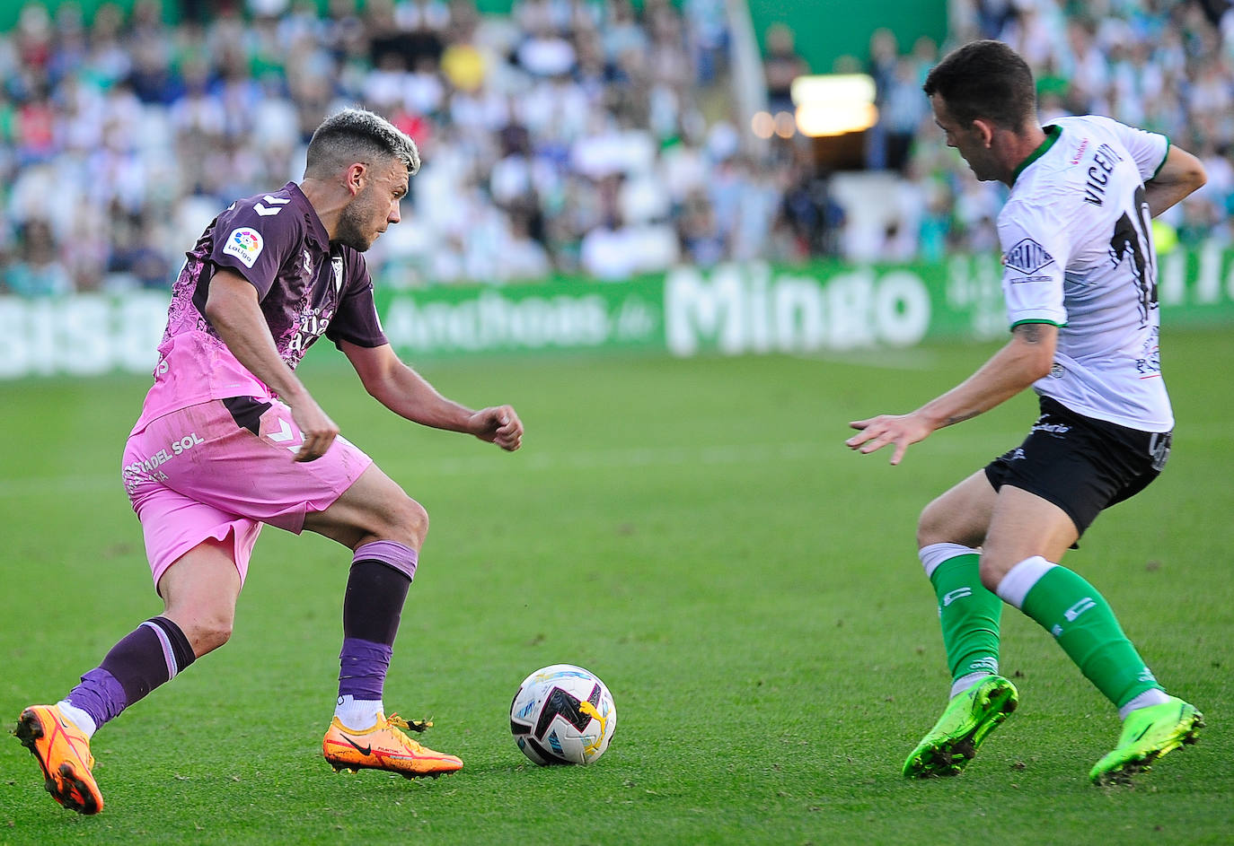 El Málaga empata en su visita al Racing (0-0). 