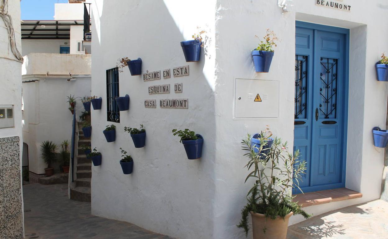 Contrastes. El casco antiguo de este pueblo está lleno de agradables sorpresas para quienes lo pasean. 