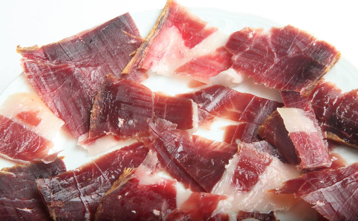 El jamón serrano es un referente de la gastronomía española. 