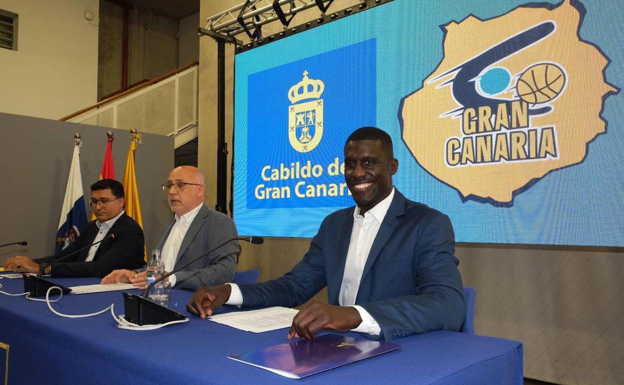 Sitapha Savane, en su proclamación como presidente del Gran Canaria. 