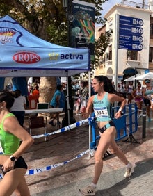 Imagen secundaria 2 - Arriba, el vencedor de la prueba de diez kilómetros; abajo, dos imágenes de las carreras. 