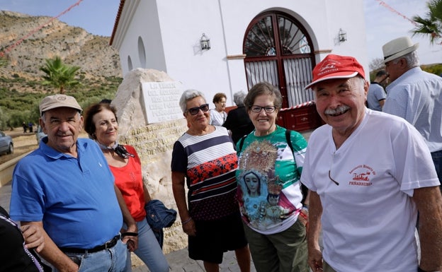 José Pérez, Josefa Verdún, Encarnación Valle y Diego Escobar volvieron ayer al pueblo para recordar sus raíces. 