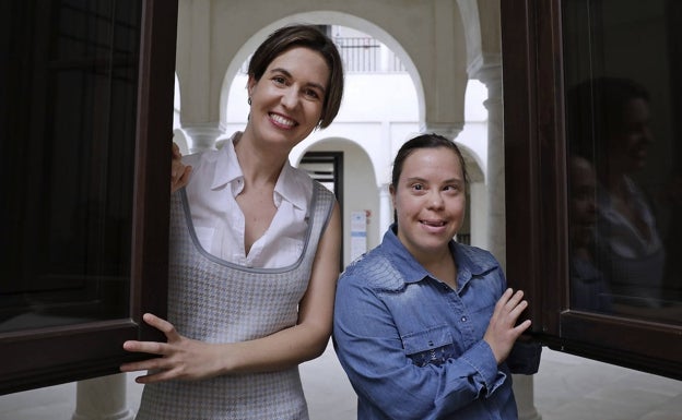 Violeta y Miriam llevan la complicidad que tiene como hermanas al escenario. 