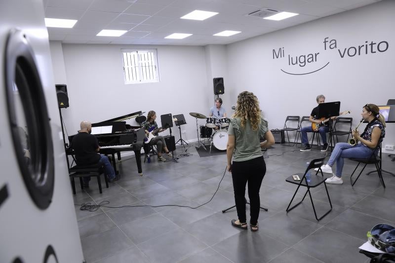 Teatro infantil y un ciclo de música de cámara homenaje a Picasso estrenan la sala de la escuela que será la primera en ofrecer en Andalucía un grado superior en jazz.