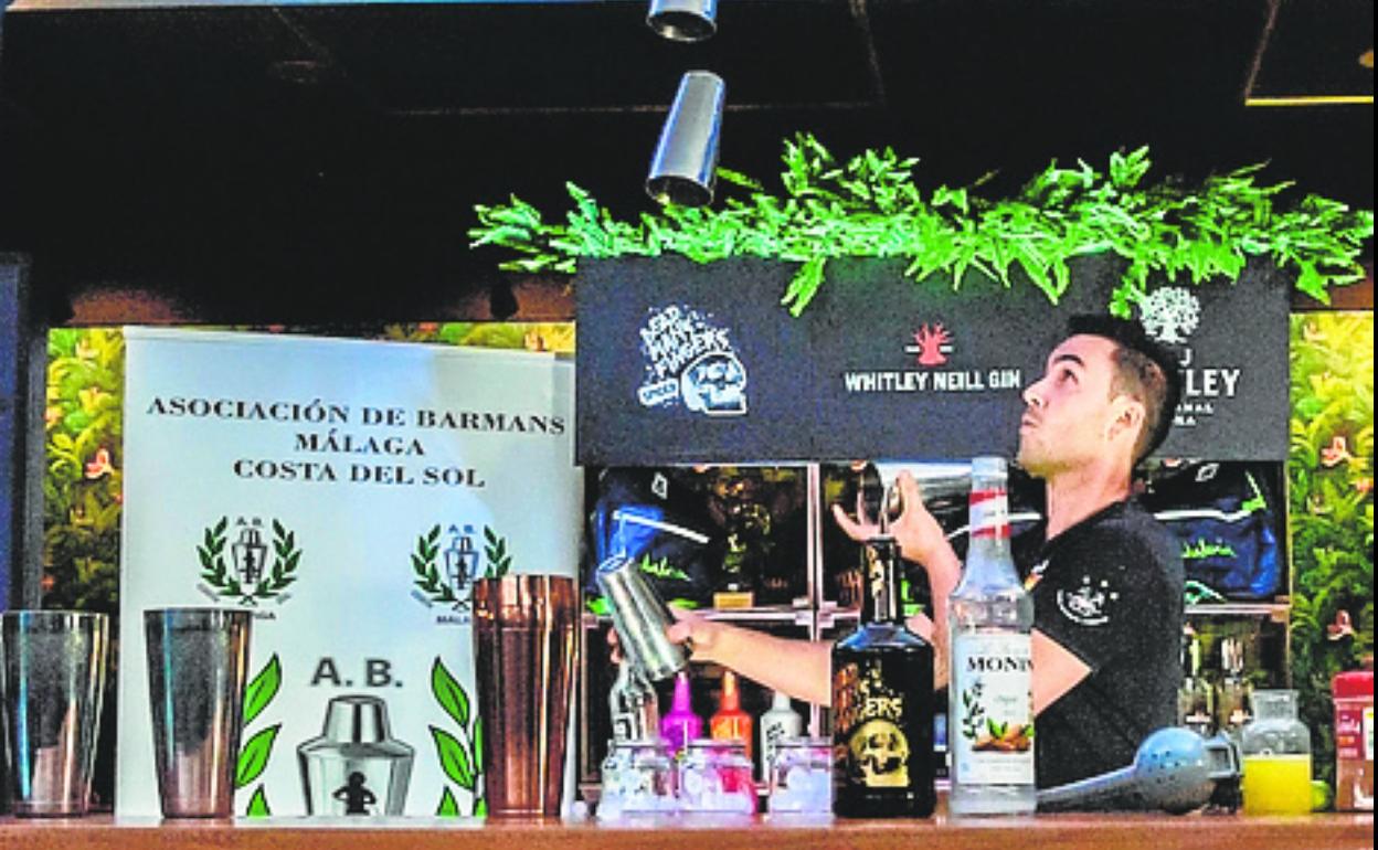 Juanjo Montes, campeón panamericano de coctelería acrobática