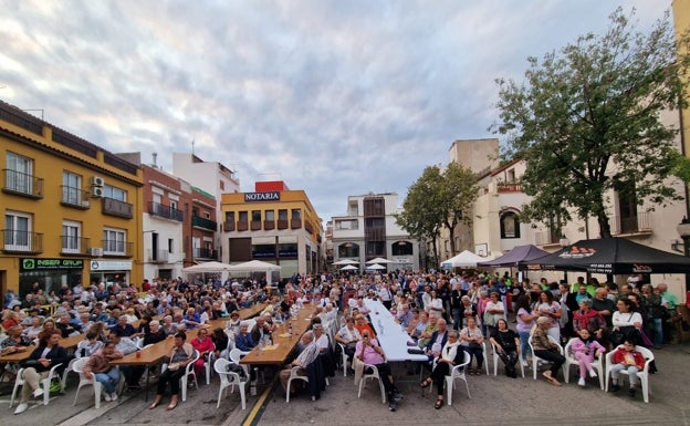 Imagen principal - Celebración del 20 aniversario de la Casa de Ardales en Blanes.