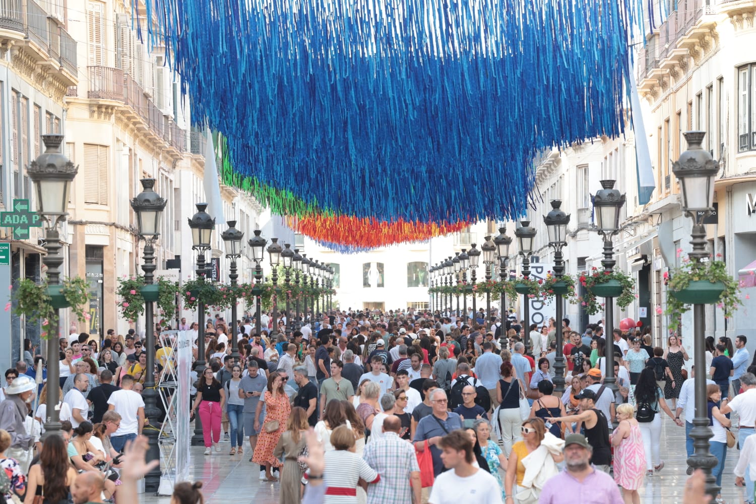 Un centenar de propuestas celebran el reencuentro de la ciudad con la fiesta cultural nocturna tras el largo parón de la pandemia