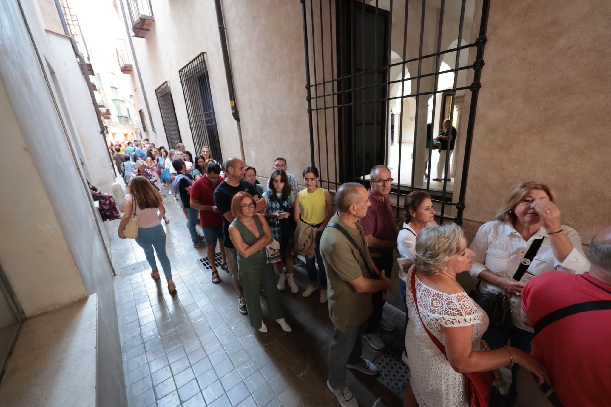 Un centenar de propuestas celebran el reencuentro de la ciudad con la fiesta cultural nocturna tras el largo parón de la pandemia