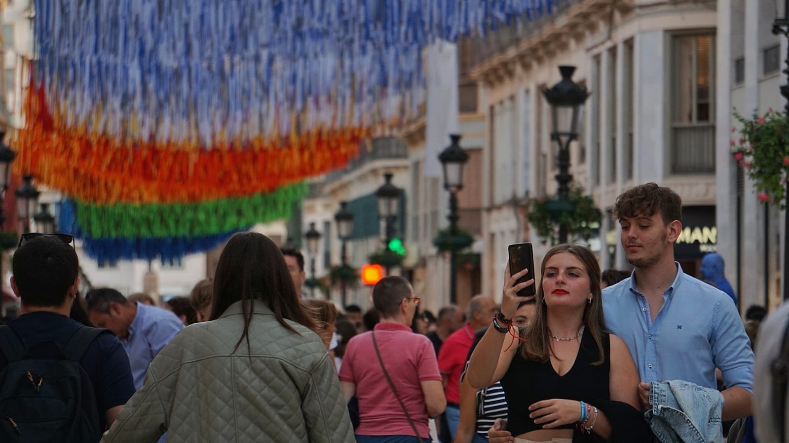 Un centenar de propuestas celebran el reencuentro de la ciudad con la fiesta cultural nocturna tras el largo parón de la pandemia