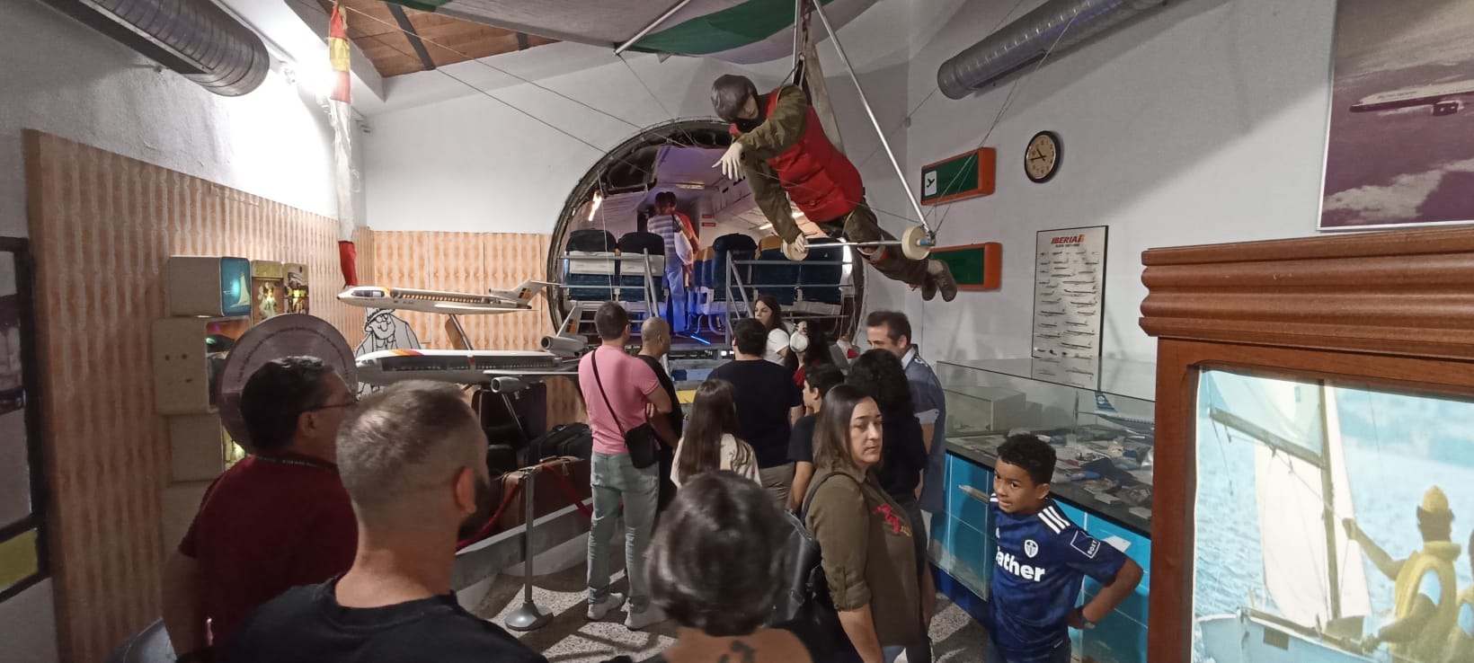 Un centenar de propuestas celebran el reencuentro de la ciudad con la fiesta cultural nocturna tras el largo parón de la pandemia