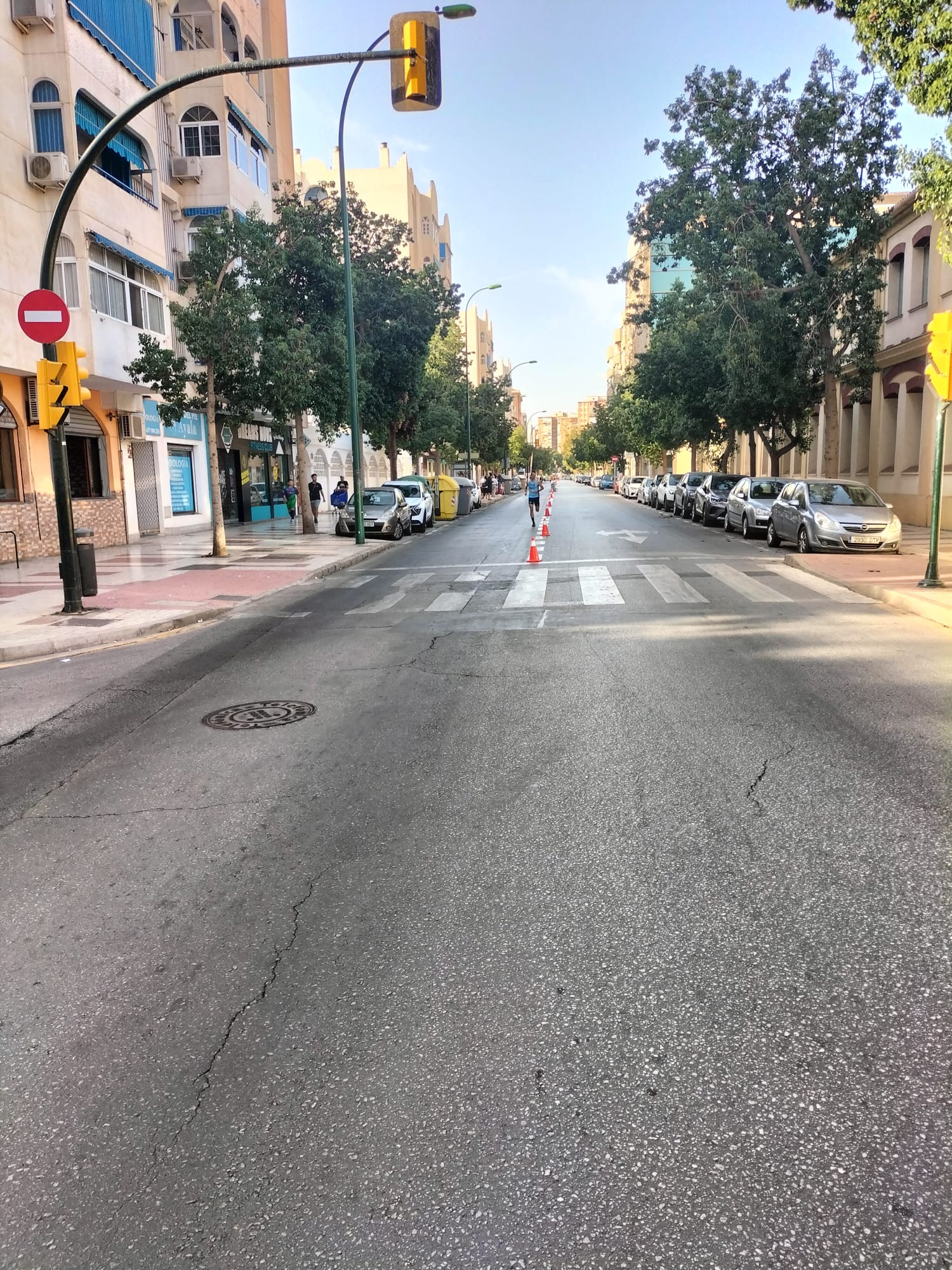 El atleta jiennense Cristóbal Valenzuela (Cueva de Nerja), ganador de la última Media Maratón Ciudad de Málaga, se adjudicó esta mañana la novena edición de la carrera El Torcal-La Paz, con un registro de 31:13 en los 10.000 metros de la prueba popular, antesala de la Carrera Urbana Ciudad de Málaga del domingo 24 (que reaparece tras la pandemia).