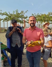 Imagen secundaria 2 - Tres imágenes de la jornada sobre la avifauna celebrada en Canillas de Aceituno. 