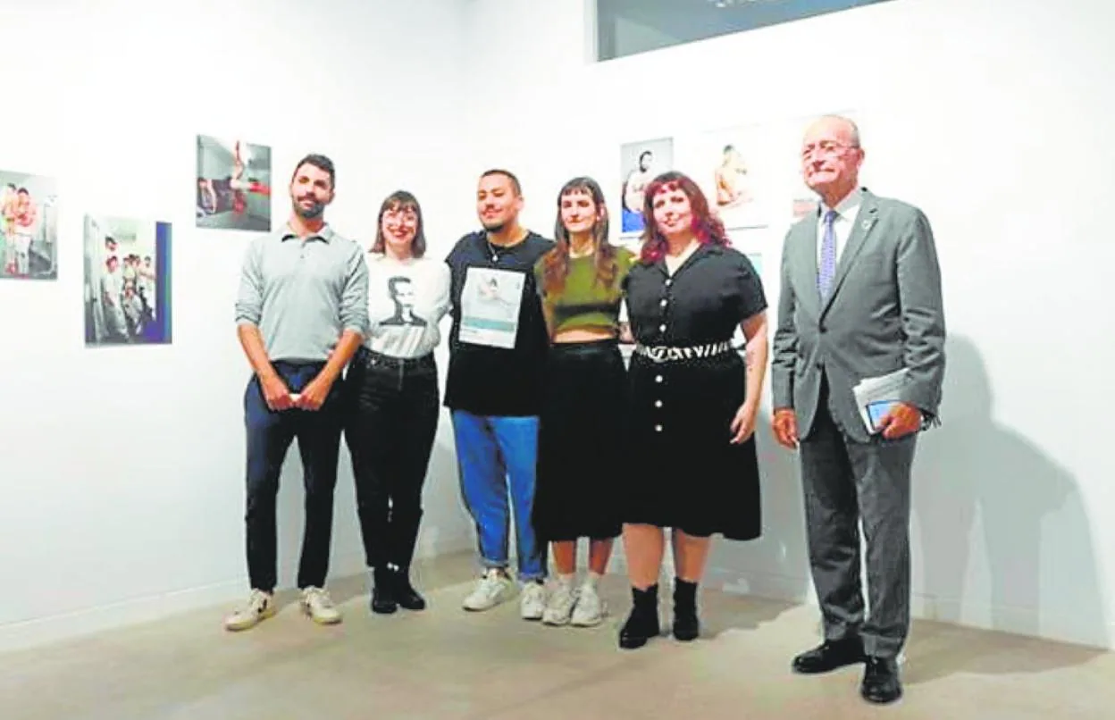 De la Torre, Barea y Saïm, entre artistas participantes, en la presentación. SUR