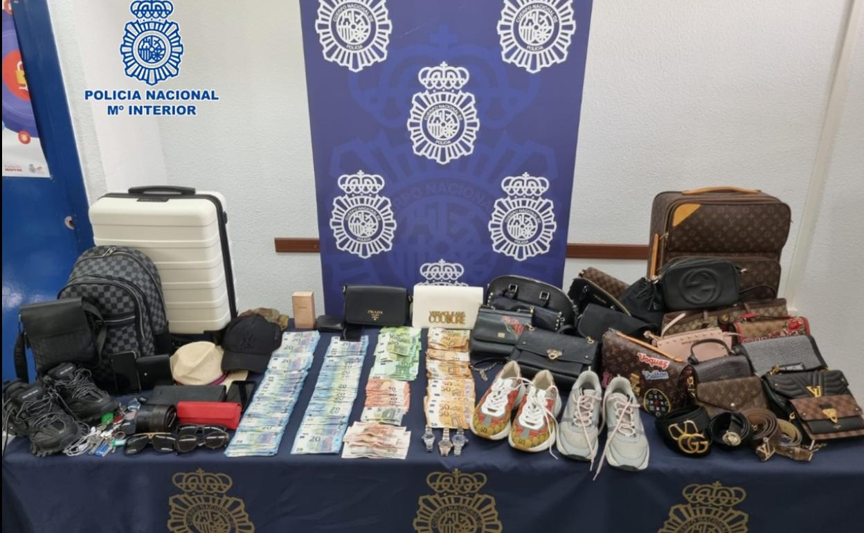 Objetos y dinero intervenidos en la operación. 