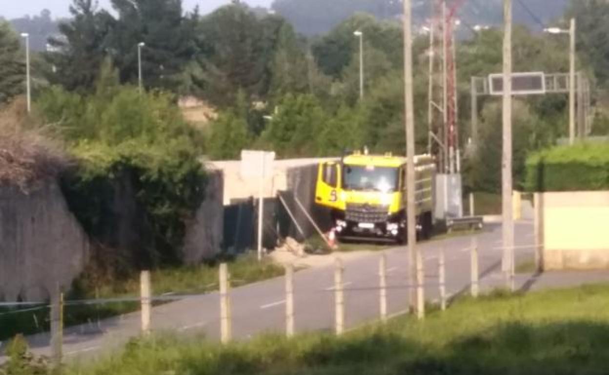 Vehículo nodriza autobomba de reciente compra abasteciendo una piscina privada el 12 de agosto. 