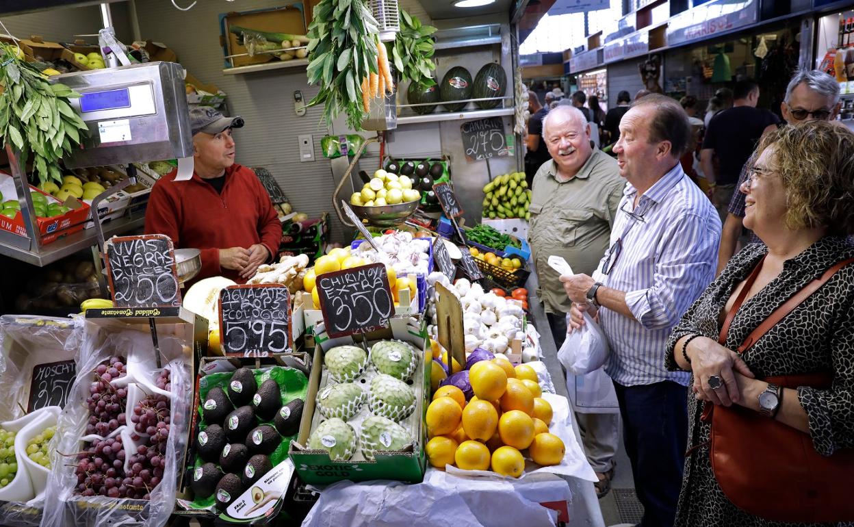 Usuarios compran en Málaga, este viernes