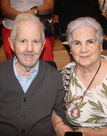 Imagen secundaria 2 - En la primera foto, María Villalba, Manuel Pérez, Soledad Ramírez y María Aranda. En la segunda, Encarni Navarro, Fuensanta Sánchez y Rosa Alba. En la última imagen, Manuel López y Elvira de Lara. 