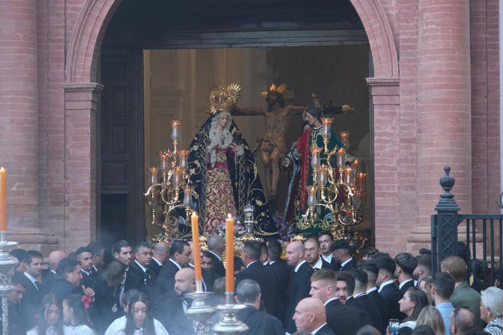 Más de 30.000 personas acudieron este sábado a los desfiles procesionales en Vélez-Málaga. 