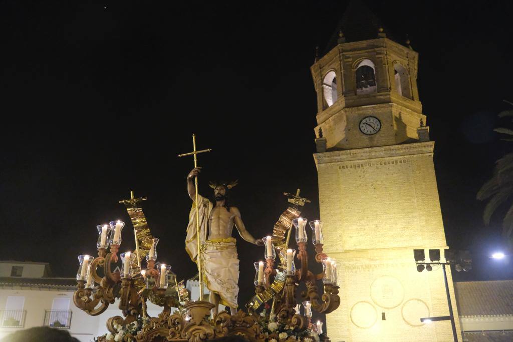 Más de 30.000 personas acudieron este sábado a los desfiles procesionales en Vélez-Málaga. 